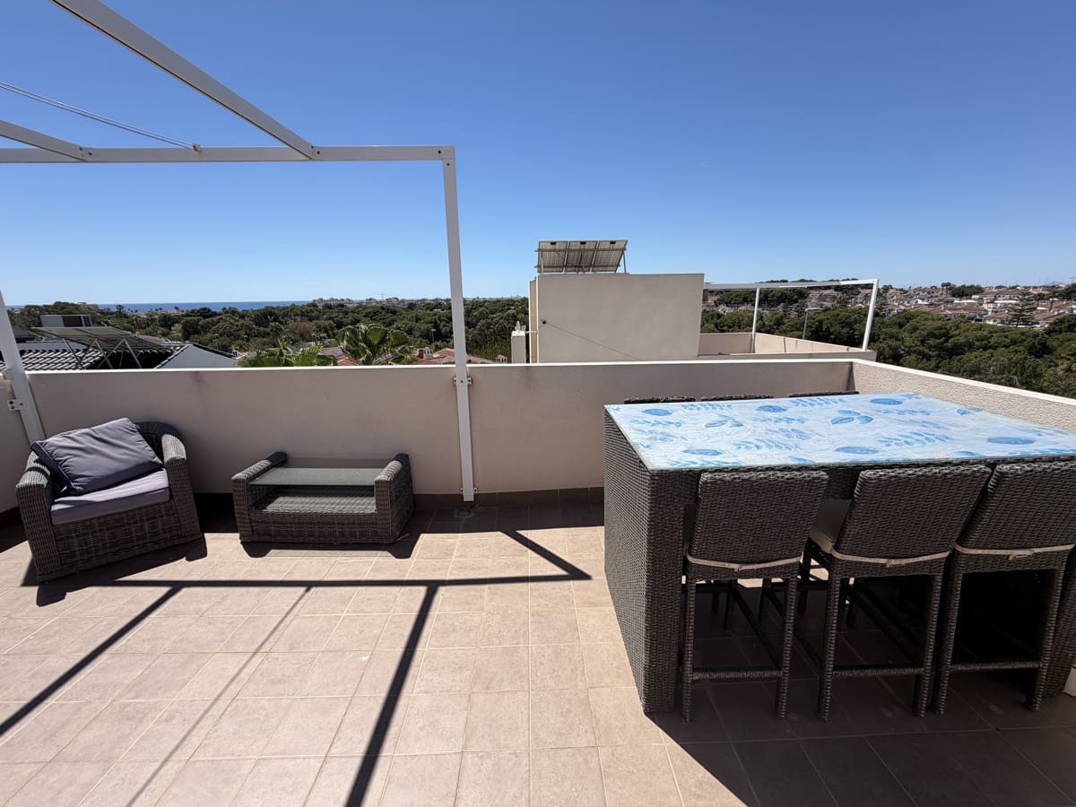 4 bedroom Villa for sale in Pilar de la Horadada with pool garage - € 650,000 (Ref: 10008353)