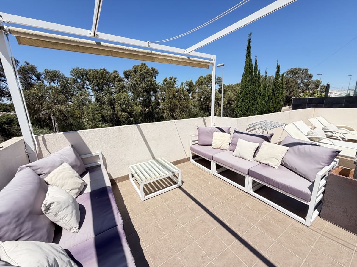 4 bedroom Villa for sale in Pilar de la Horadada with pool garage - € 650,000 (Ref: 10008353)