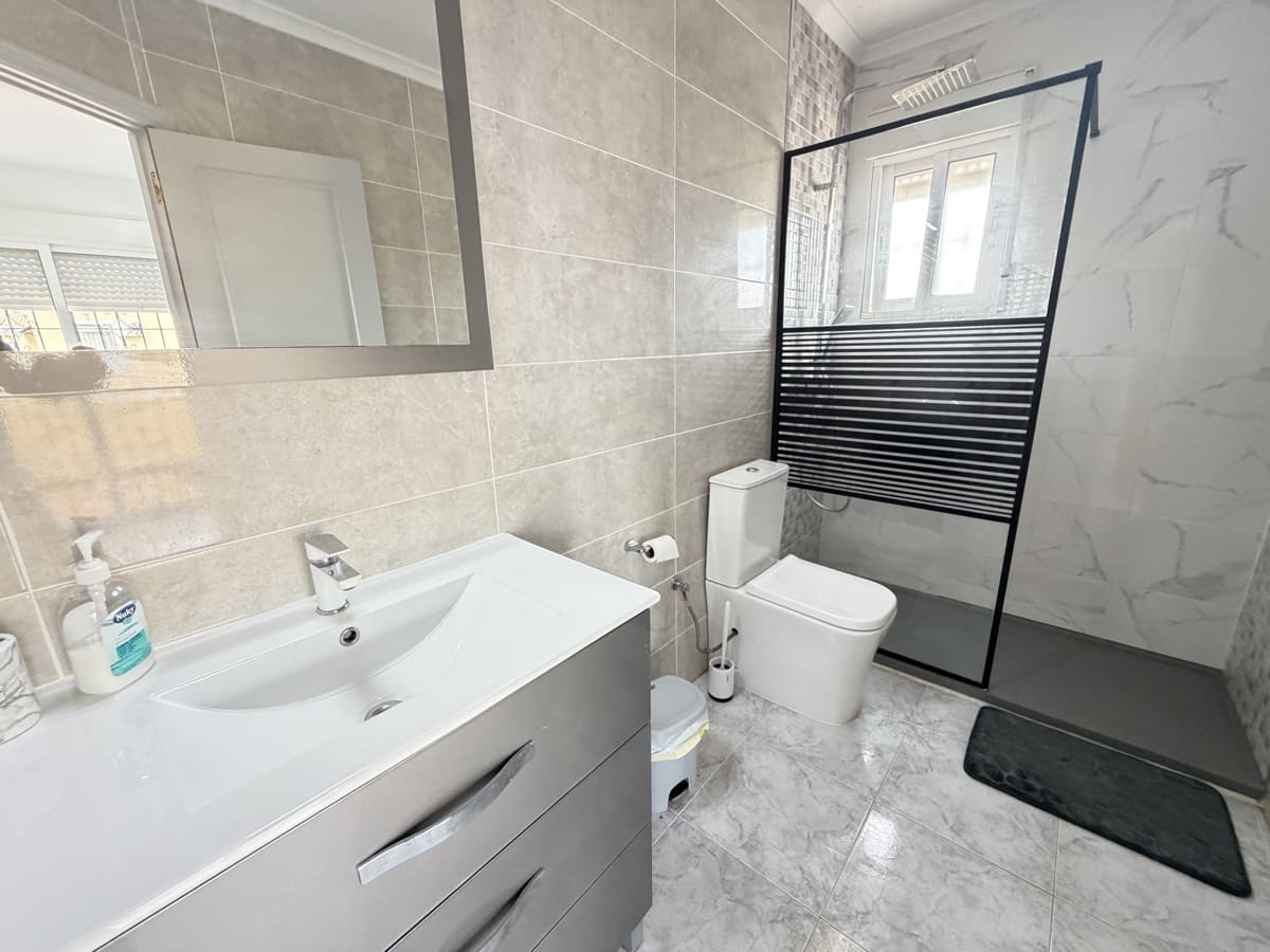 4 soveværelse Villa til salg i Villamartin med swimmingpool garage - € 385.000 (Ref: 10008358)