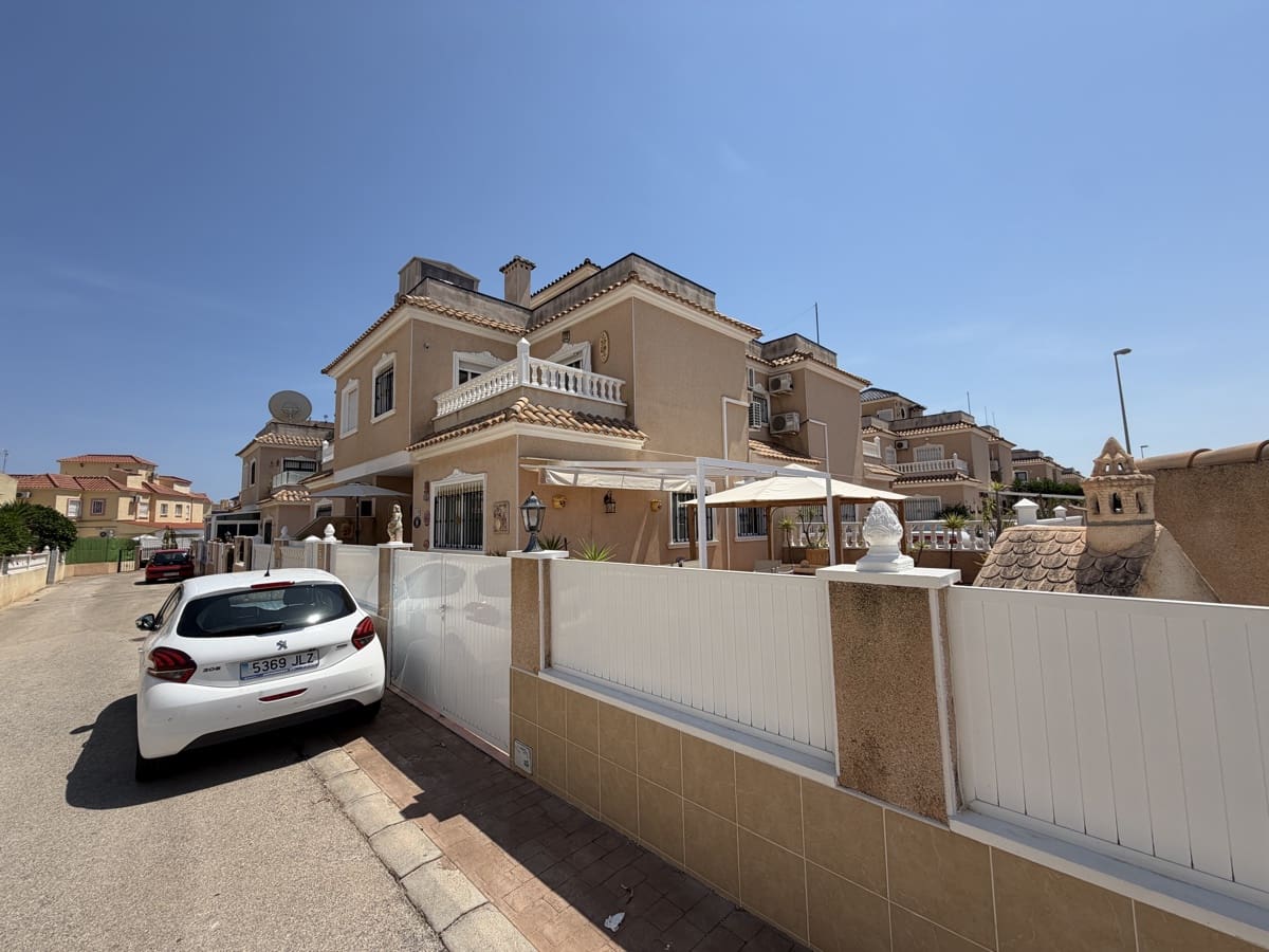 2 chambre Villa/Maison Semi-Mitoyenne à vendre à La Zenia avec piscine - 269 000 € (Ref: 10008359)