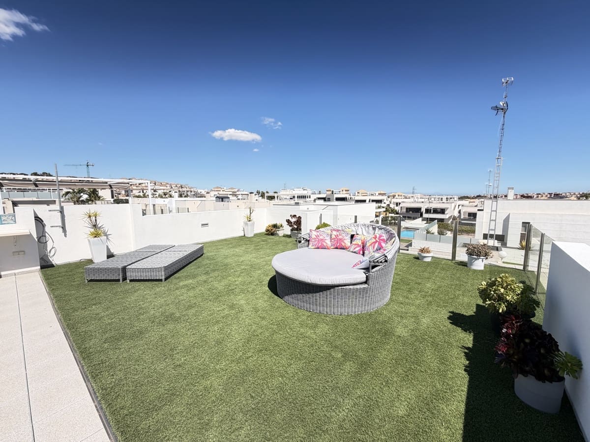 3 soveværelse Villa til salg i Villamartin med swimmingpool garage - € 449.000 (Ref: 10008364)