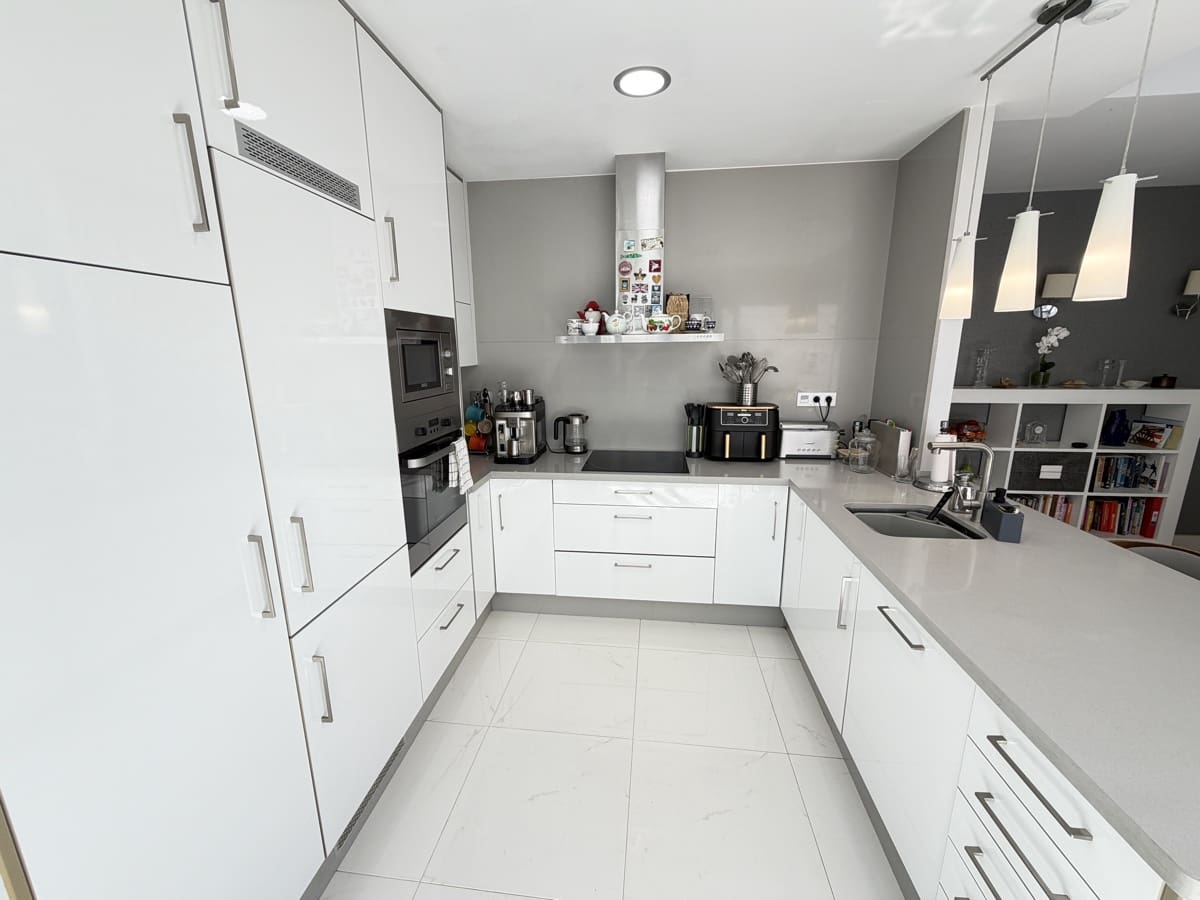 3 soveværelse Villa til salg i Villamartin med swimmingpool garage - € 449.000 (Ref: 10008364)
