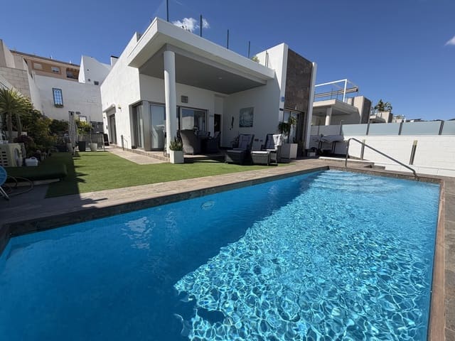 3 soveværelse Villa til salg i Villamartin, Orihuela med swimmingpool garage - € 449.000 (Ref: 10008364)