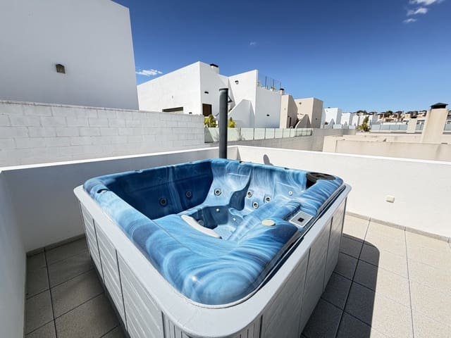 3 soveværelse Villa til salg i Villamartin, Orihuela med swimmingpool garage - € 449.000 (Ref: 10008364)