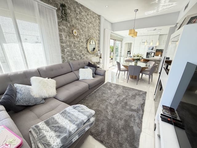 3 soveværelse Villa til salg i Villamartin, Orihuela med swimmingpool garage - € 449.000 (Ref: 10008364)