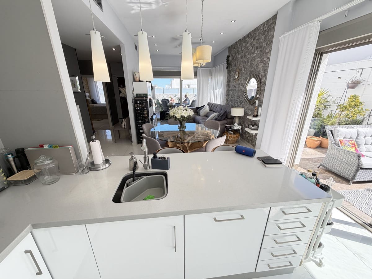 3 soveværelse Villa til salg i Villamartin med swimmingpool garage - € 449.000 (Ref: 10008364)