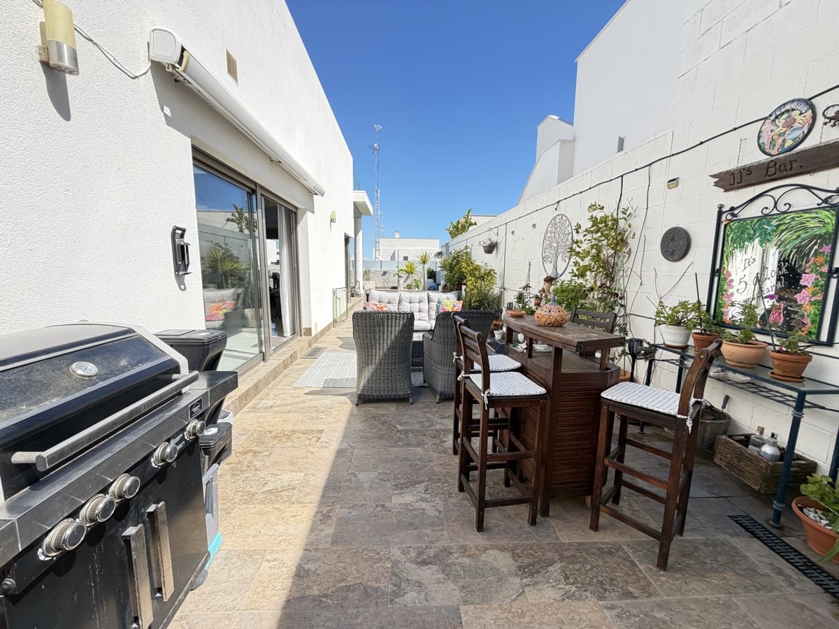 3 soveværelse Villa til salg i Villamartin med swimmingpool garage - € 449.000 (Ref: 10008364)