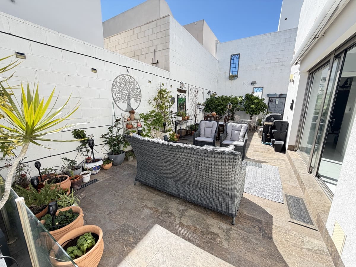 3 soveværelse Villa til salg i Villamartin med swimmingpool garage - € 449.000 (Ref: 10008364)