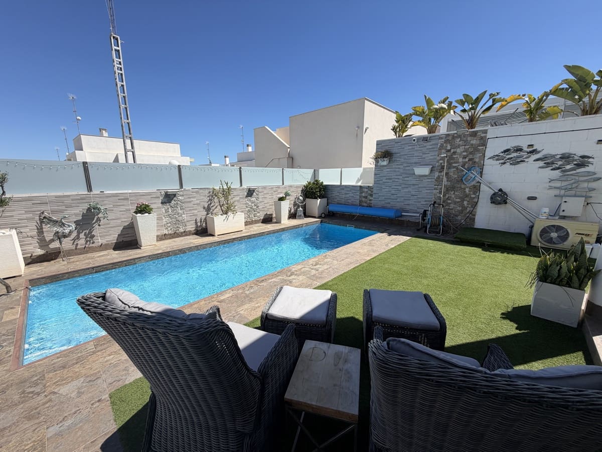 3 soveværelse Villa til salg i Villamartin med swimmingpool garage - € 449.000 (Ref: 10008364)