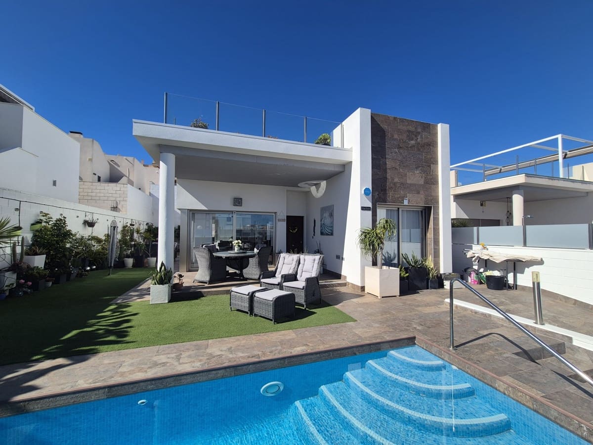 3 soveværelse Villa til salg i Villamartin med swimmingpool garage - € 449.000 (Ref: 10008364)