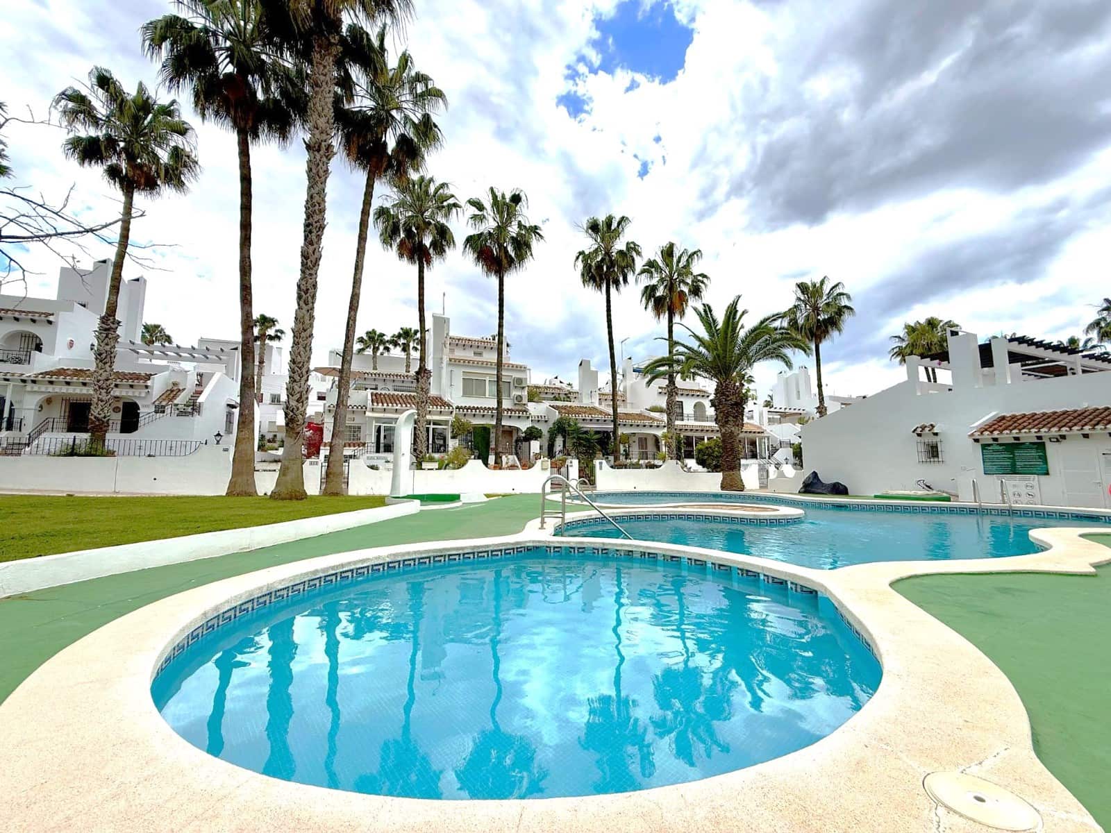 3 Zimmer Haus zu verkaufen in Villamartin mit Pool - 265.000 € (Ref: 10017077)