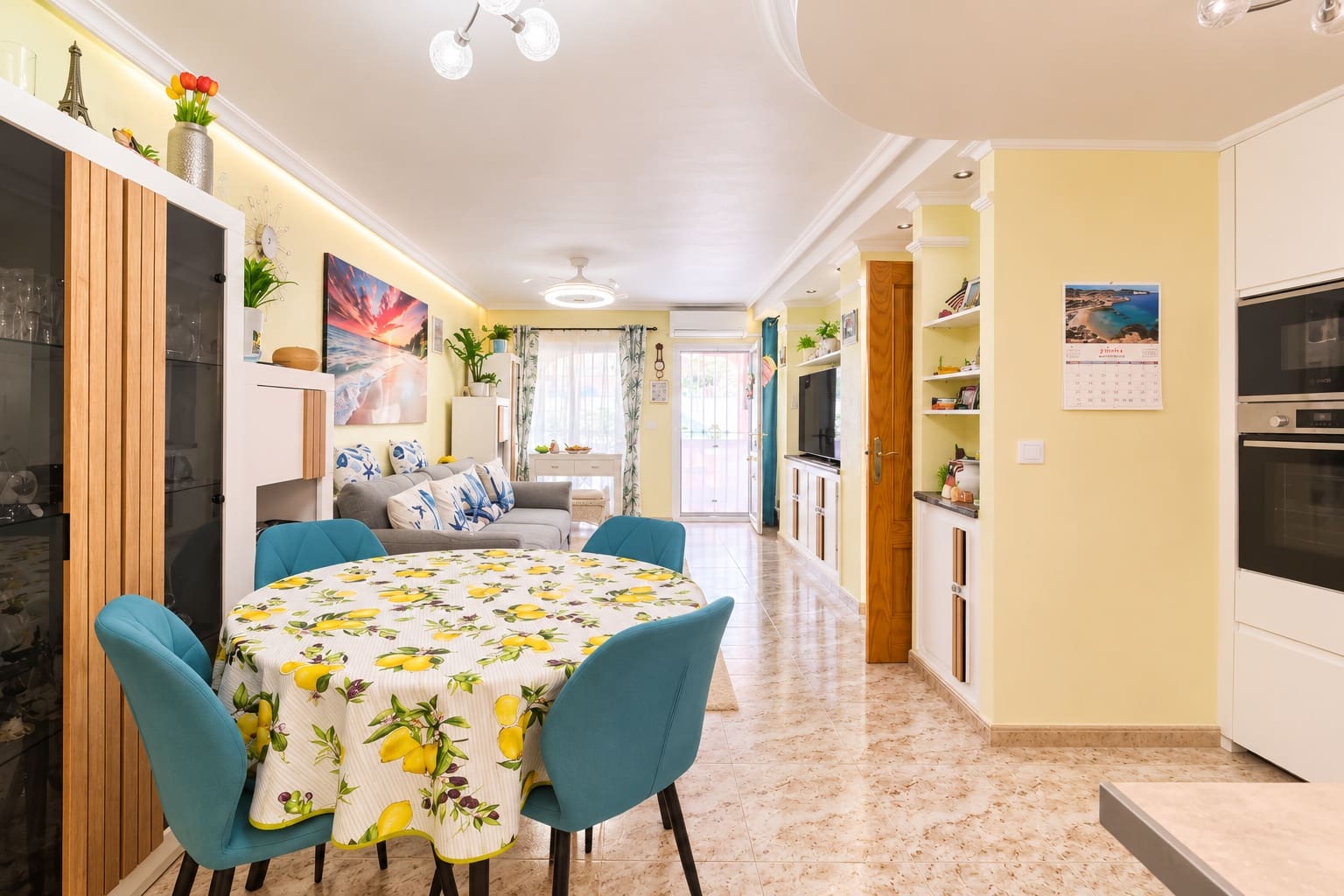 2 makuuhuone Omakotitalo myytävänä paikassa San Miguel de Salinas mukana uima-altaan 
autotalli - 268 000 € (Ref: 10041915)