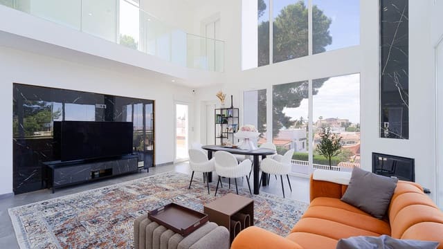 6 chambre Villa/Maison à vendre à Los Balcones avec piscine garage - 850 000 € (Ref: 10082140)