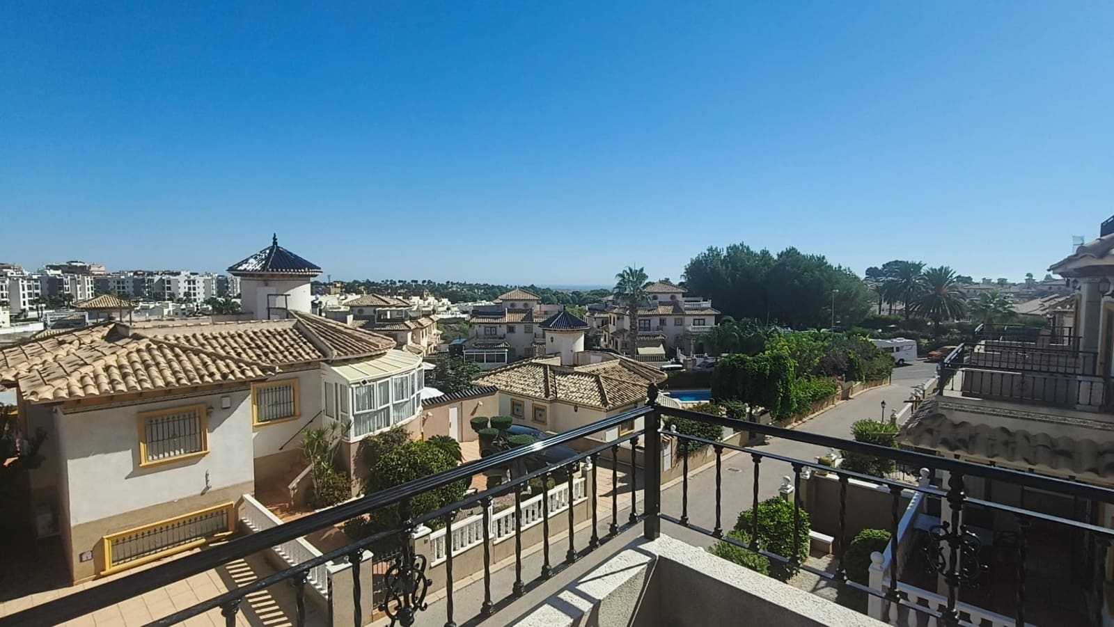 2 bedroom Townhouse for sale in Villamartin with pool garage - € 254,950 (Ref: 10104354)