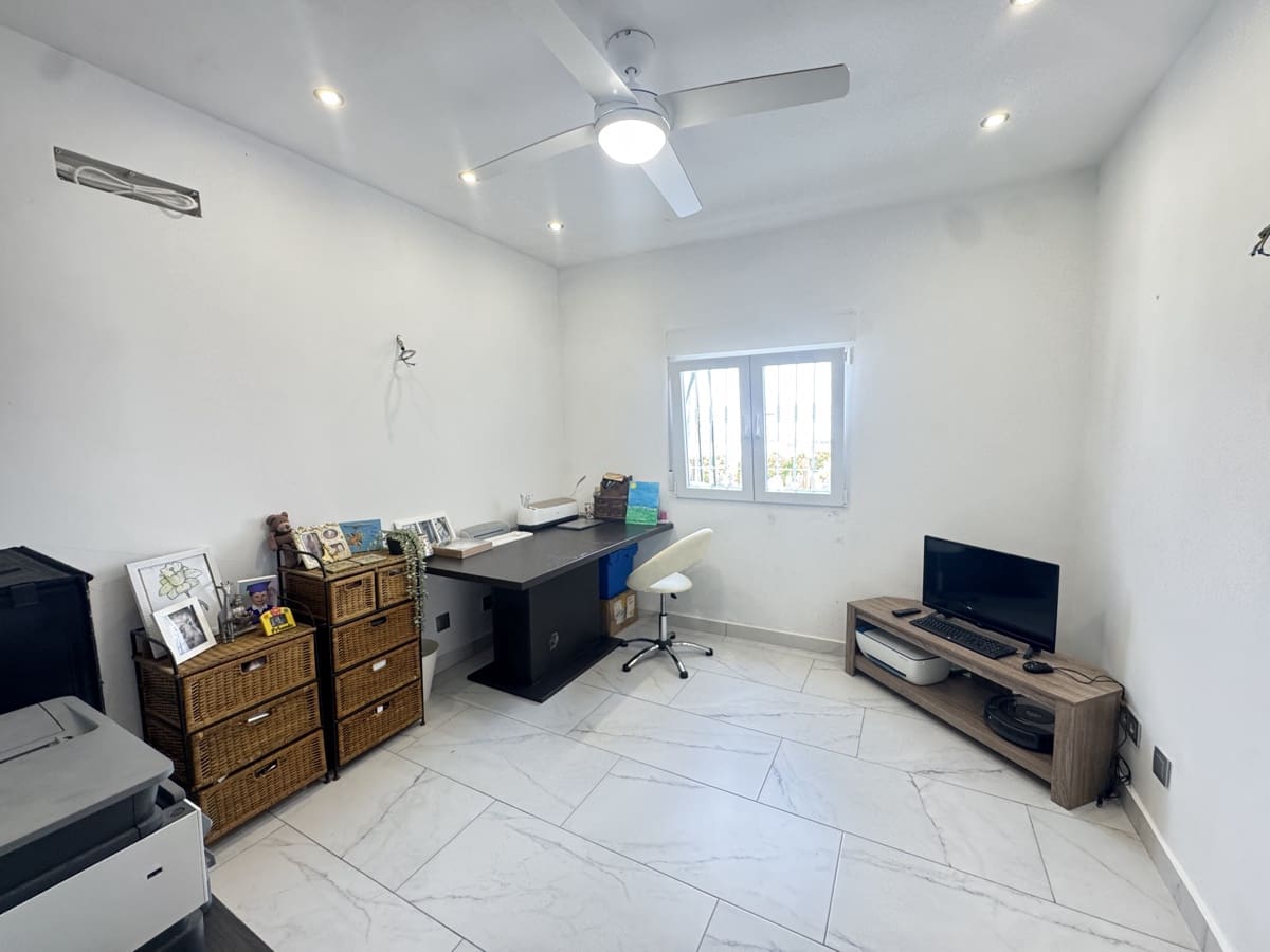 5 slaapkamer Villa te koop in San Miguel de Salinas met garage - € 580.000 (Ref: 10118972)