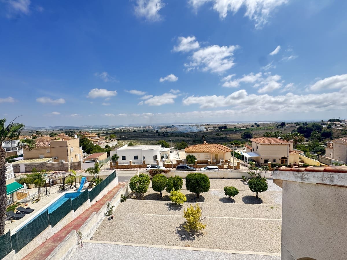5 slaapkamer Villa te koop in San Miguel de Salinas met garage - € 580.000 (Ref: 10118972)