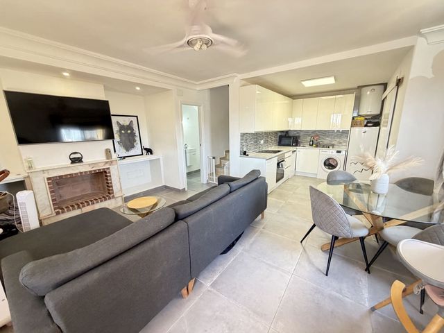 2 soveværelse Villa til salg i Villamartin, Orihuela med swimmingpool - € 218.000 (Ref: 10118993)