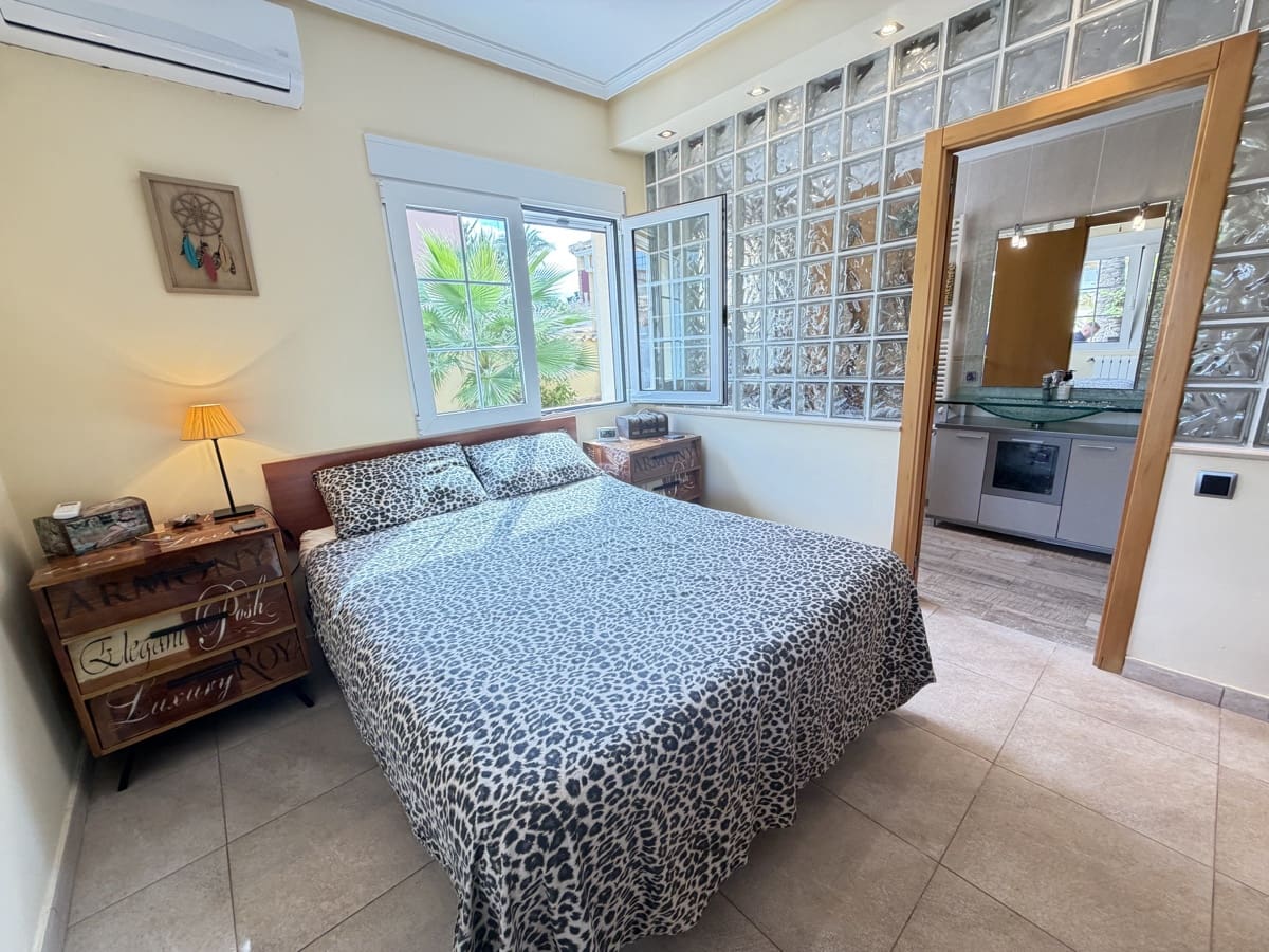 4 soveværelse Villa til salg i Cabo Roig med swimmingpool garage - € 749.000 (Ref: 10157284)