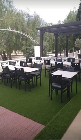 Kaupallinen myytävänä paikassa Playa Flamenca, Orihuela mukana uima-altaan - 159 950 € (Ref: 7573699)