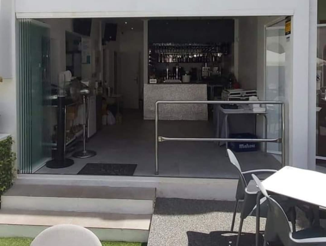 Commercial for sale in Playa Flamenca with pool - € 159,950 (Ref: 7573699)