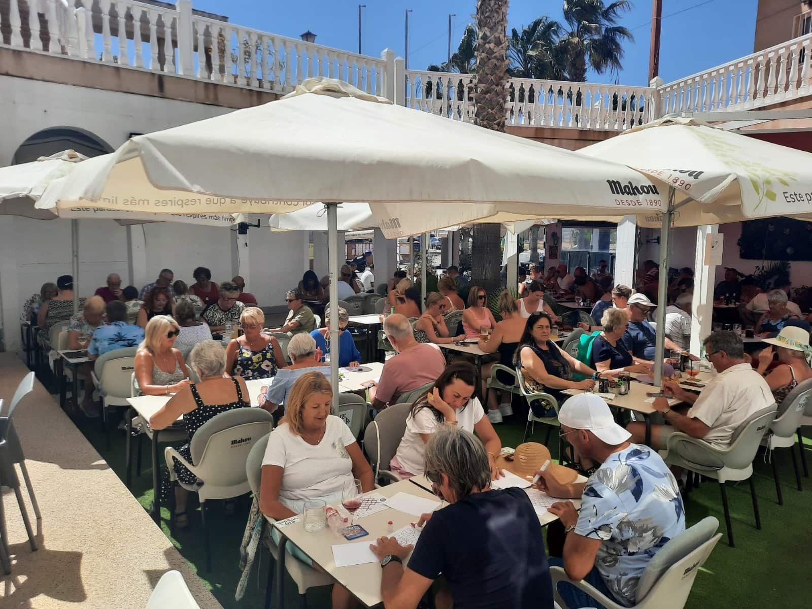 Commercial for sale in Playa Flamenca with pool - € 159,950 (Ref: 7573699)