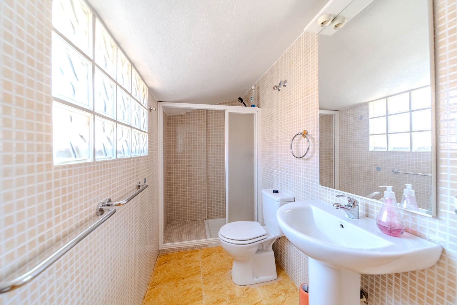 Casa de 3 habitaciones en Playa Flamenca en venta con piscina - 159.950 € (Ref: 7826707)