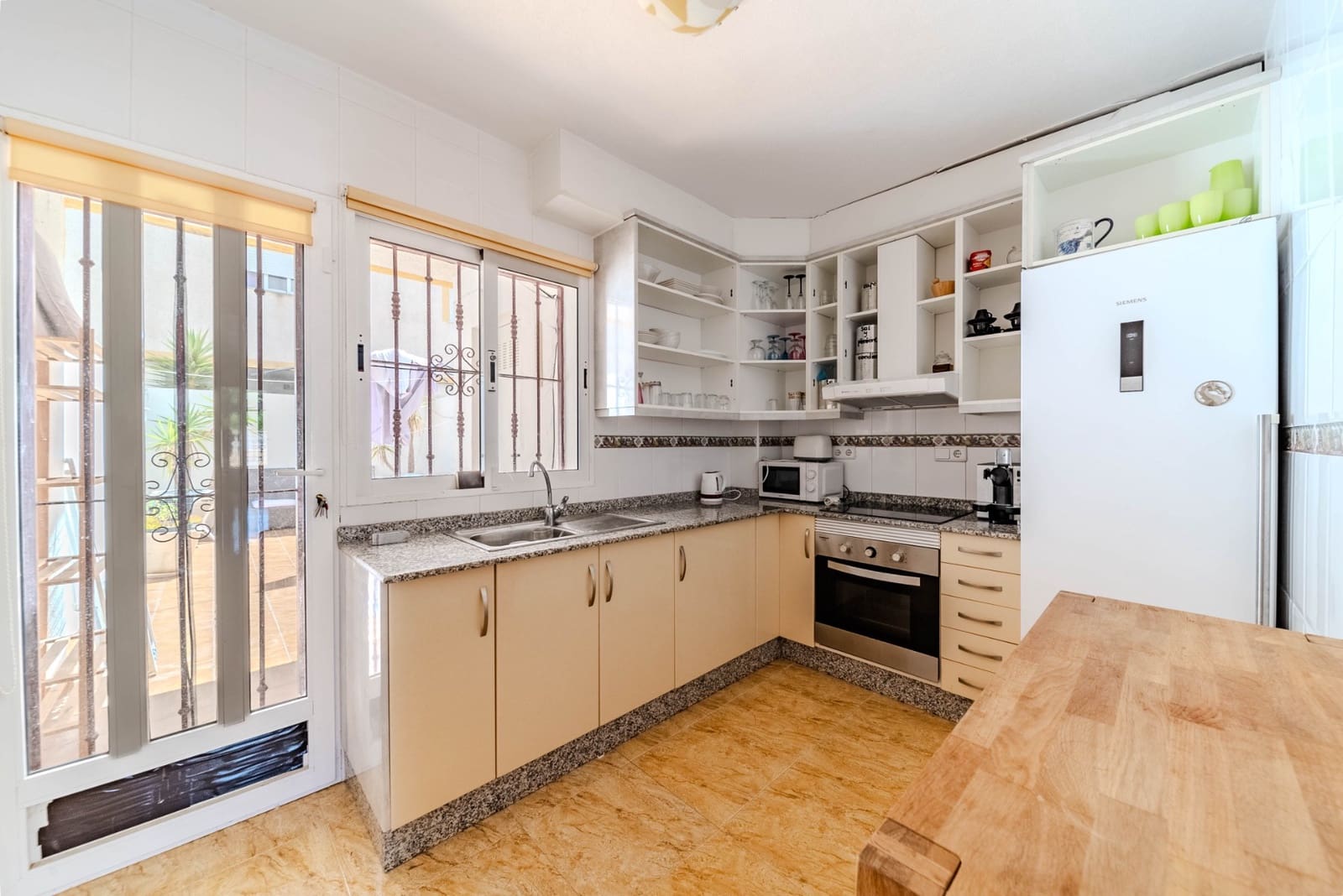 Casa de 3 habitaciones en Playa Flamenca en venta con piscina - 159.950 € (Ref: 7826707)