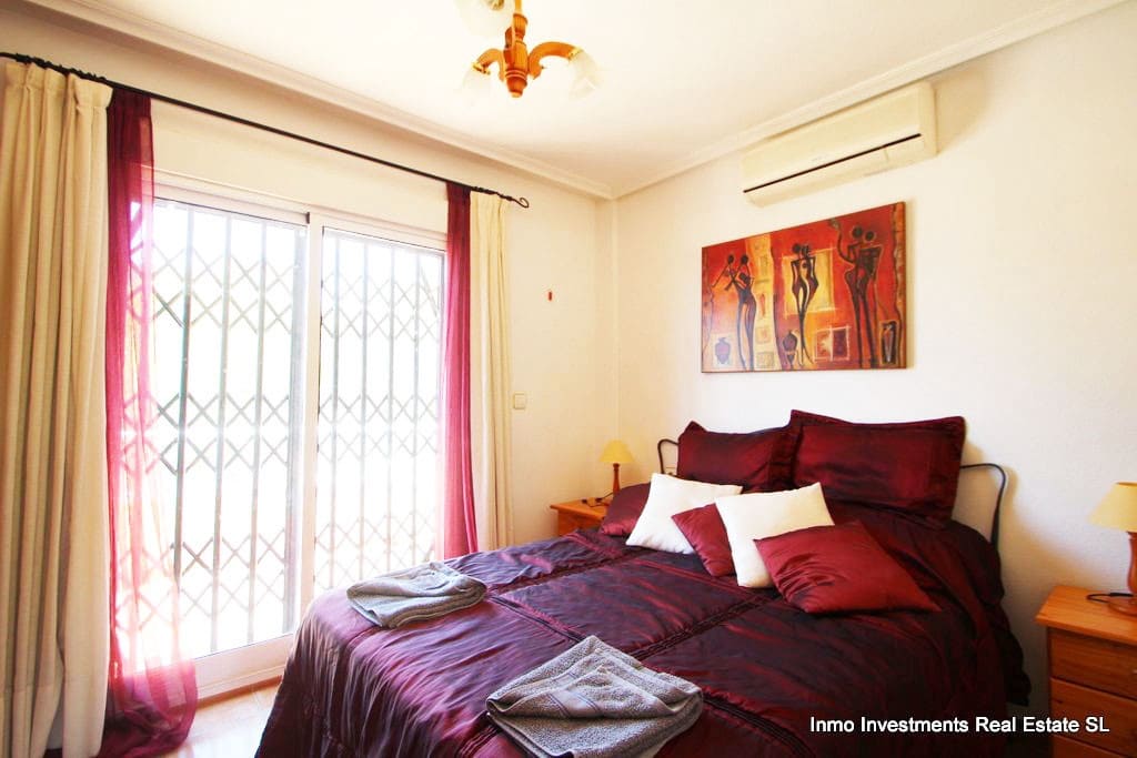 4 bedroom Villa for sale in Villamartin - € 345,000 (Ref: 8867643)