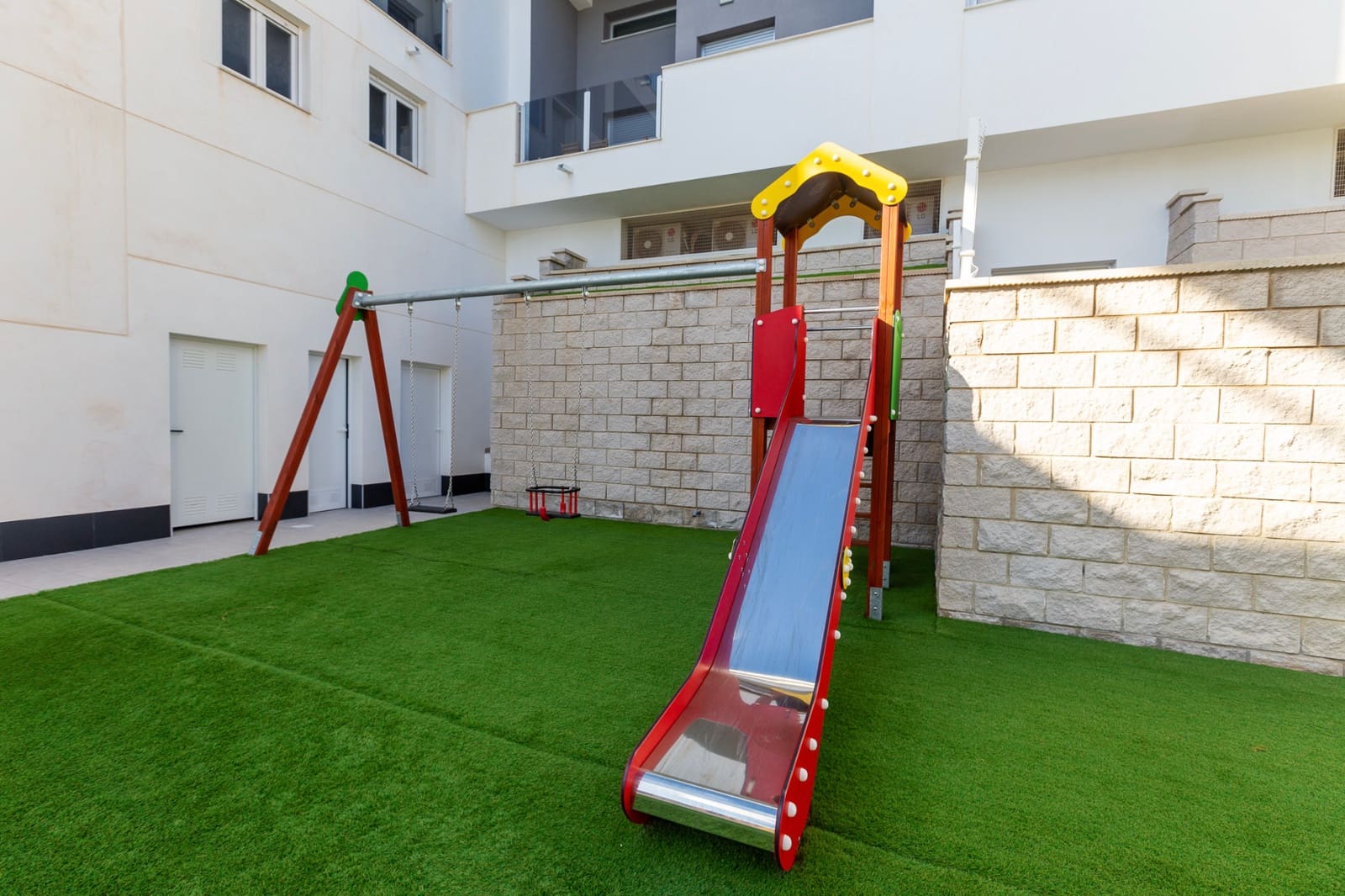 2 slaapkamer Appartement te koop in Villamartin met zwembad garage - € 299.000 (Ref: 8867667)