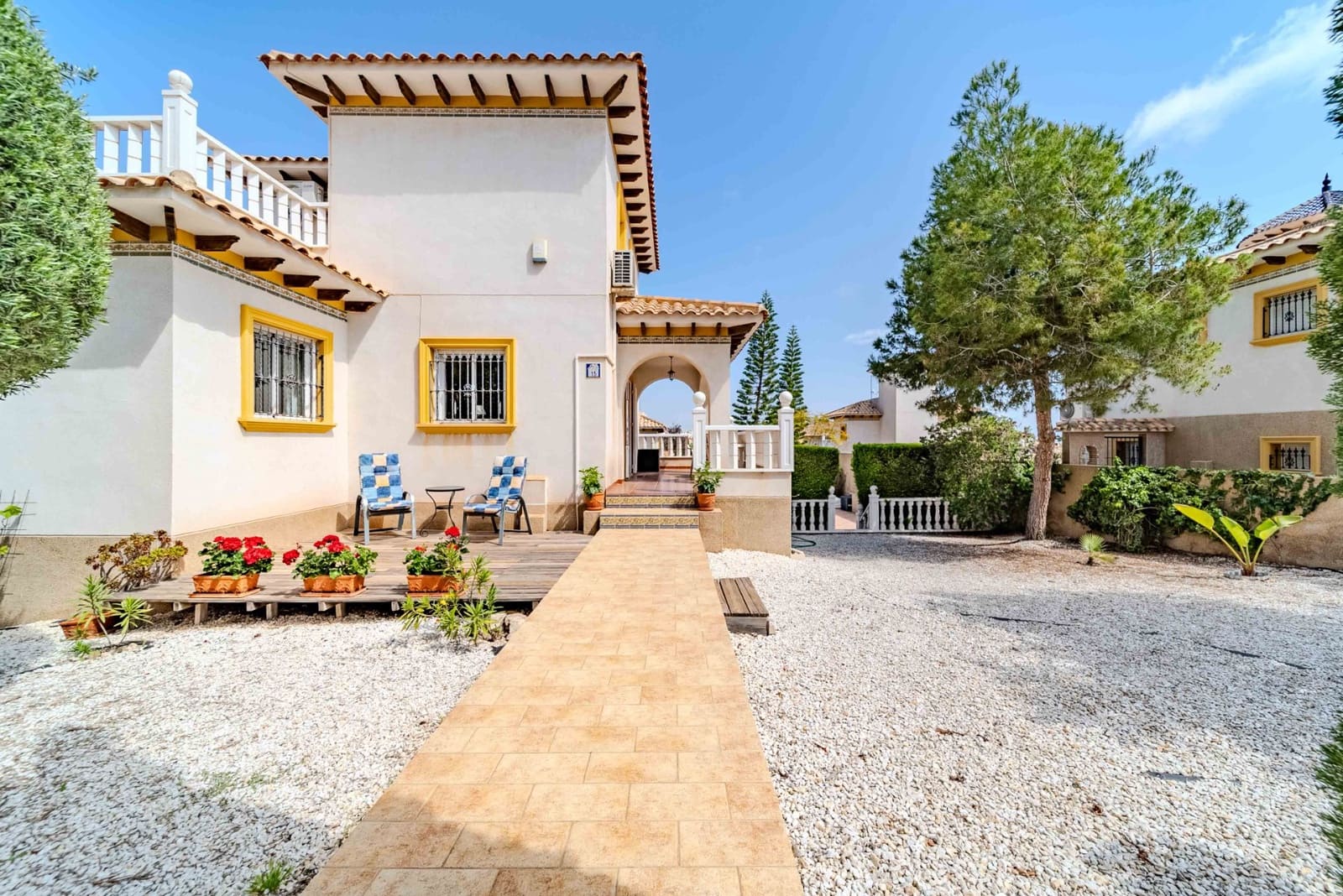 3 bedroom Villa for sale in Villamartin with pool garage - € 369,750 (Ref: 8916780)