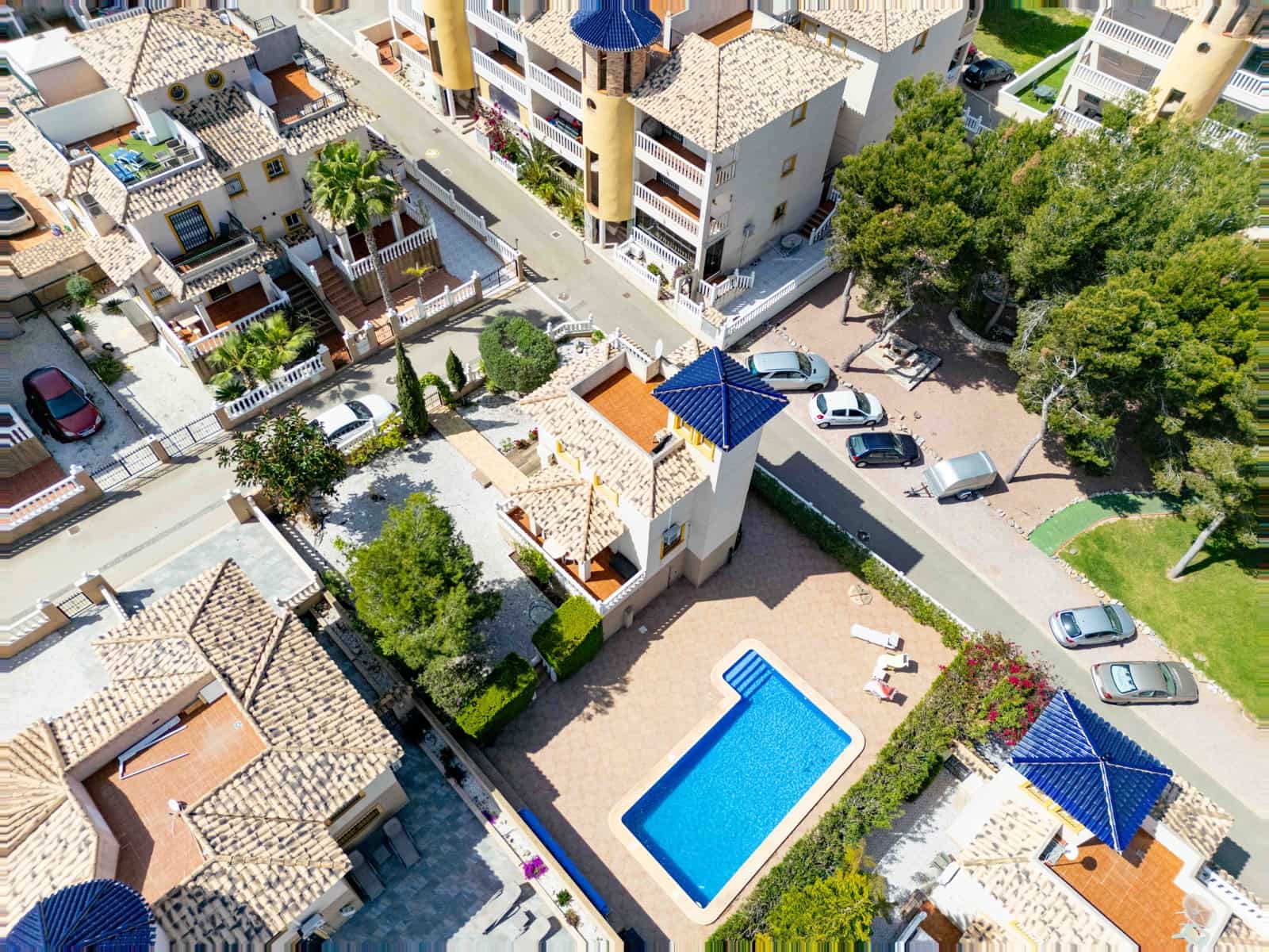 3 bedroom Villa for sale in Villamartin with pool garage - € 369,750 (Ref: 8916780)