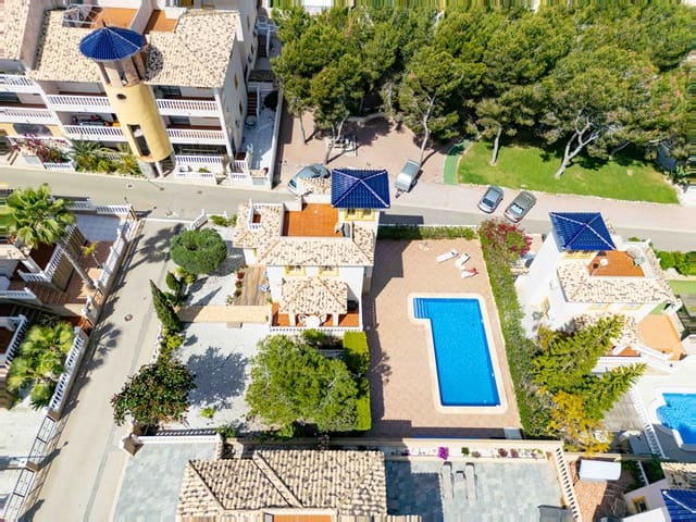 3 bedroom Villa for sale in Villamartin, Orihuela with pool garage - € 369,750 (Ref: 8916780)