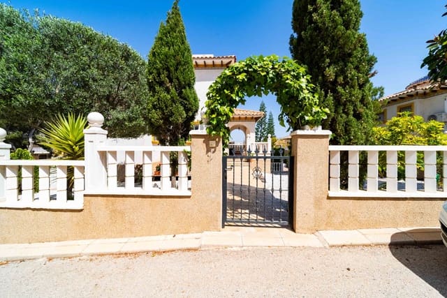 Chalet de 3 habitaciones en Villamartin, Orihuela en venta con piscina garaje - 369.750 € (Ref: 8916780)