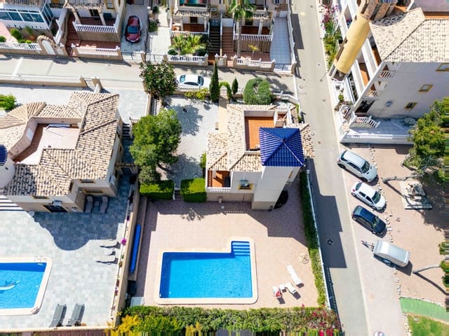 Chalet de 3 habitaciones en Villamartin, Orihuela en venta con piscina garaje - 369.750 € (Ref: 8916780)