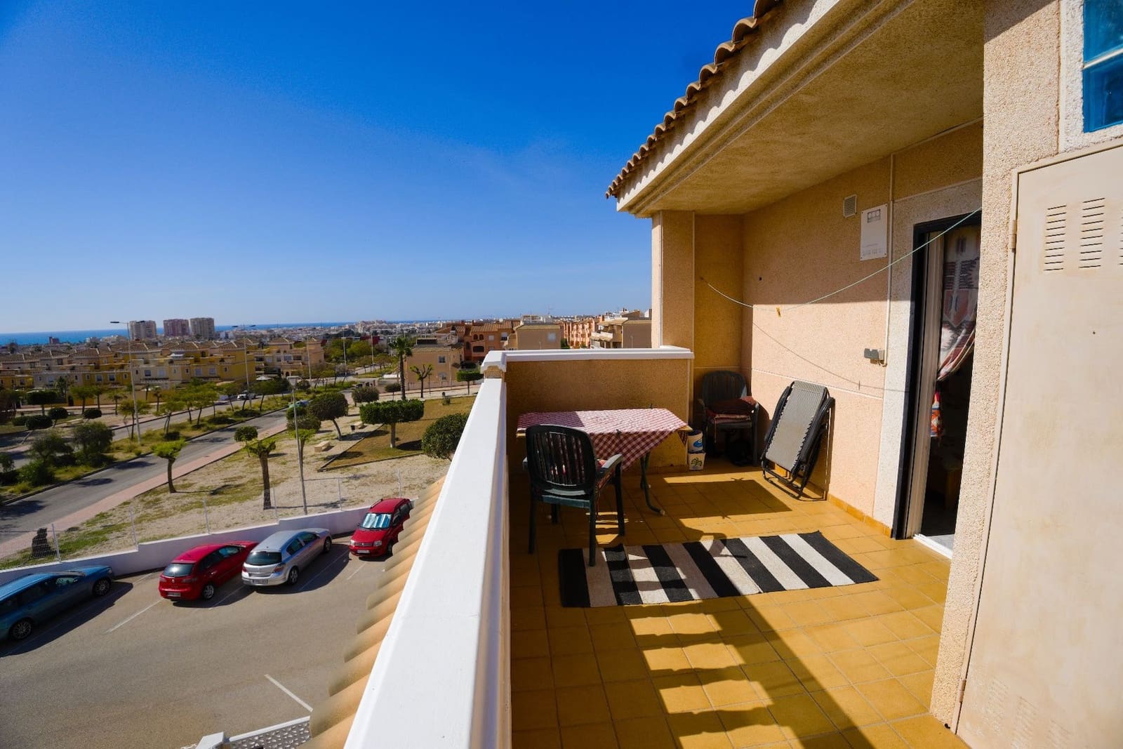 3 soveværelse Byhus til salg i Torrevieja med swimmingpool - € 208.000 (Ref: 9000929)