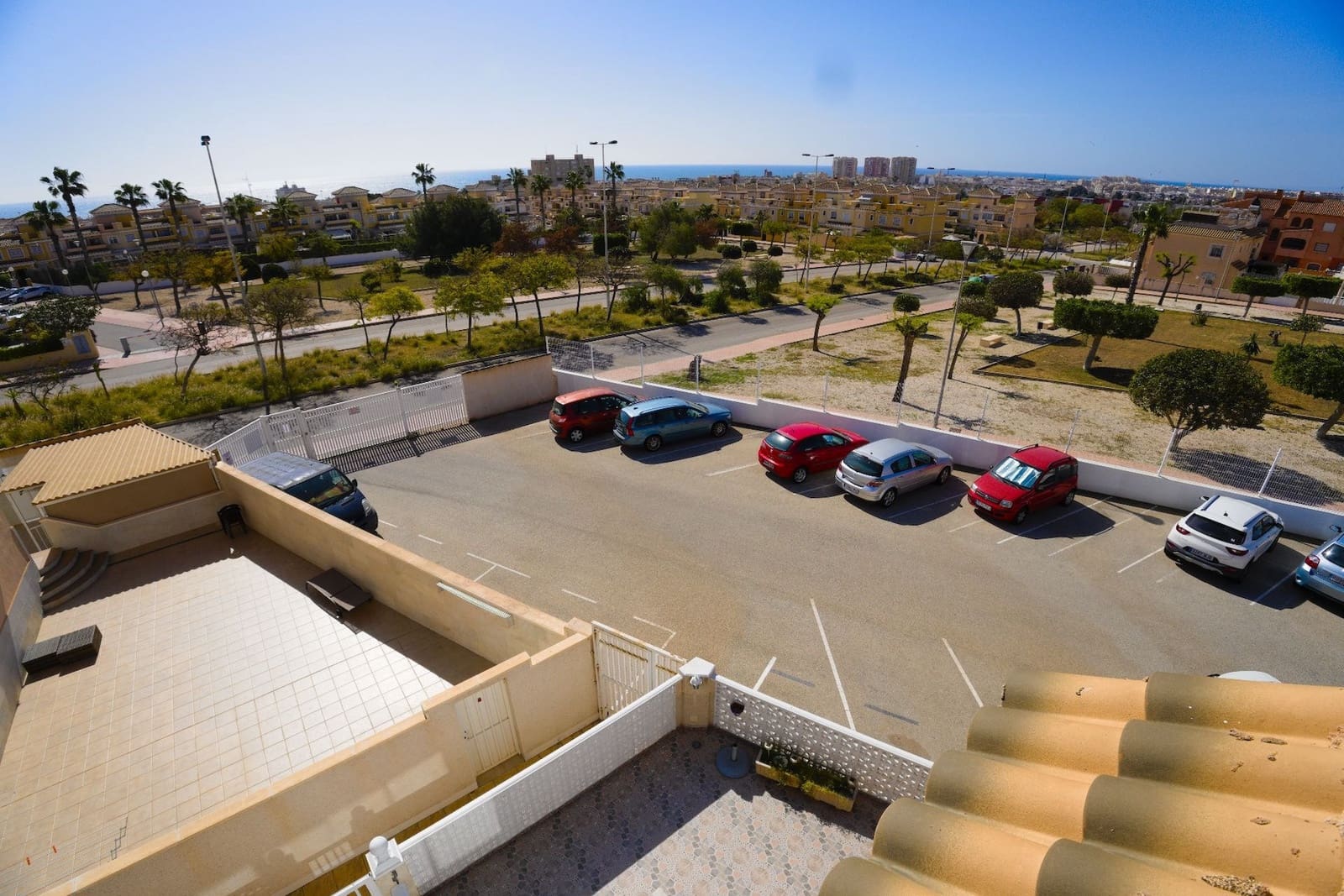 3 soveværelse Byhus til salg i Torrevieja med swimmingpool - € 208.000 (Ref: 9000929)