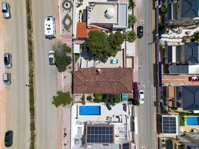 7 soveværelse Villa til salg i Villamartin, Orihuela med swimmingpool garage - € 384.500 (Ref: 9032604)