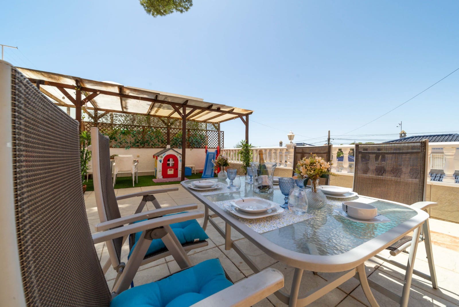 Chalet de 7 habitaciones en Villamartin en venta con piscina garaje - 384.500 € (Ref: 9032604)