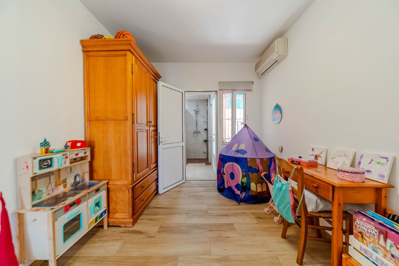 Chalet de 7 habitaciones en Villamartin en venta con piscina garaje - 384.500 € (Ref: 9032604)