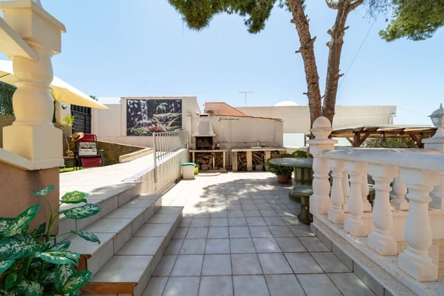 Chalet de 7 habitaciones en Villamartin, Orihuela en venta con piscina garaje - 384.500 € (Ref: 9032604)