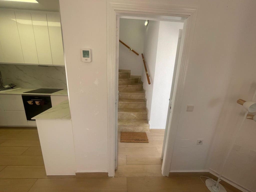 Chalet de 4 habitaciones en Playa Flamenca en venta con garaje - 349.950 € (Ref: 9035854)