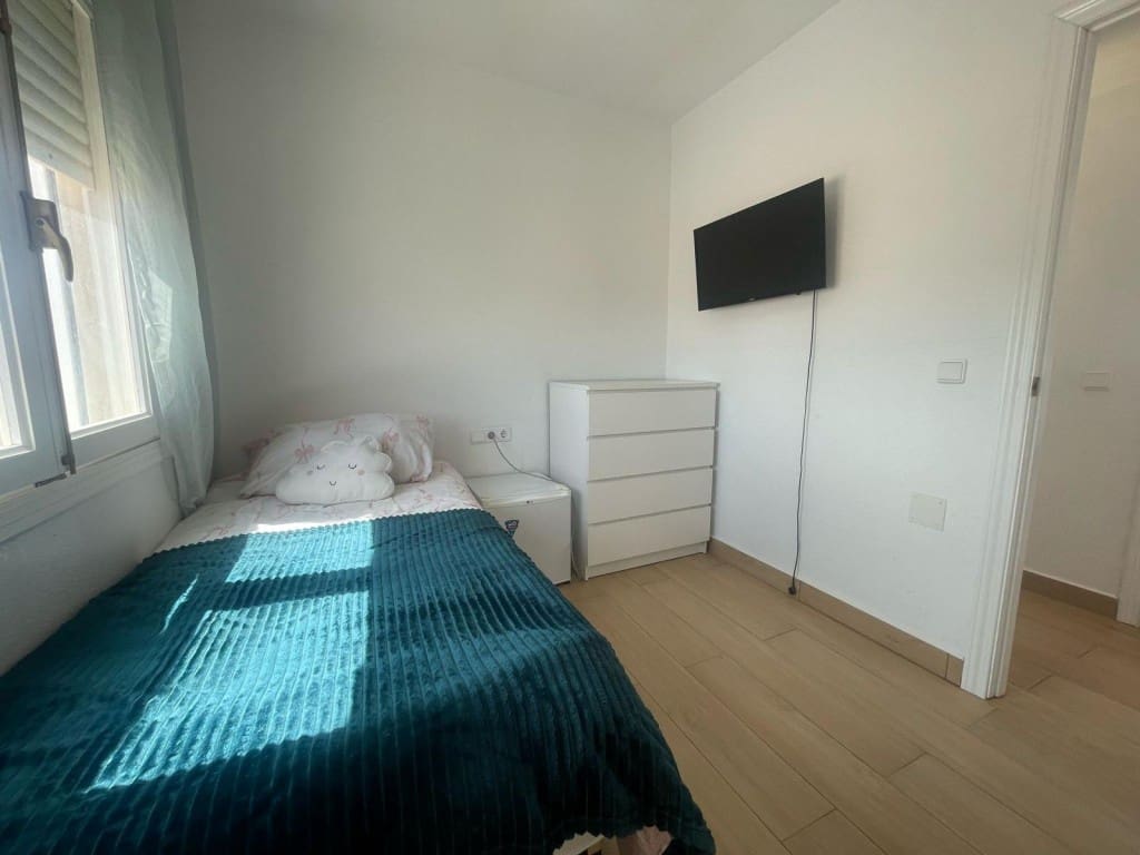 Chalet de 4 habitaciones en Playa Flamenca en venta con garaje - 349.950 € (Ref: 9035854)