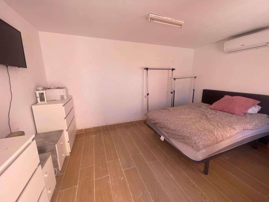 Chalet de 4 habitaciones en Playa Flamenca en venta con garaje - 349.950 € (Ref: 9035854)