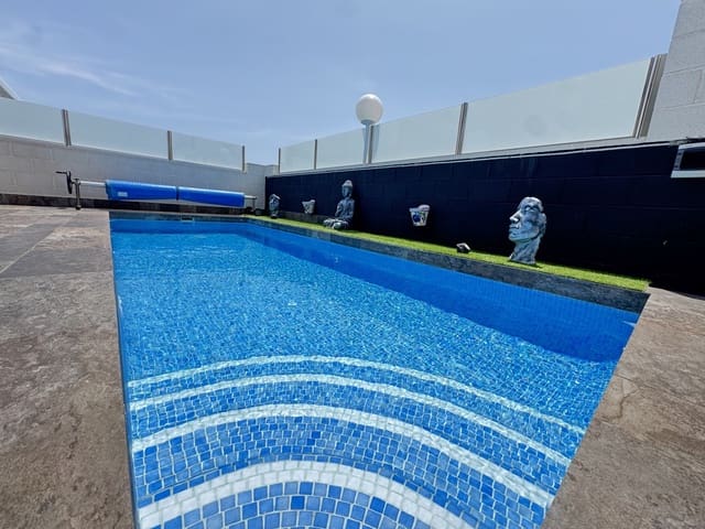 4 makuuhuone Huvila myytävänä paikassa Villamartin, Orihuela - 450 000 € (Ref: 9037889)