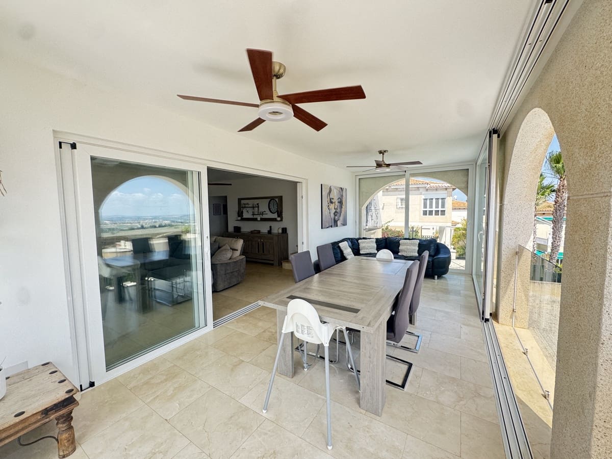 5 bedroom Villa for sale in San Miguel de Salinas - € 599,999 (Ref: 9050765)