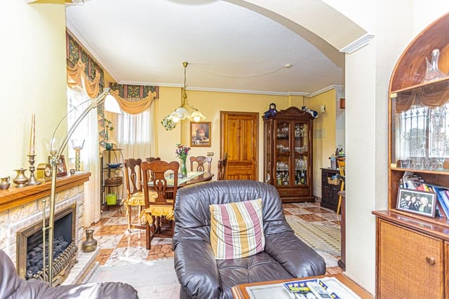 3 soverom Kjedet enebolig til salgs i La Zenia, Orihuela med svømmebasseng garasje - € 225 000 (Ref: 9057339)