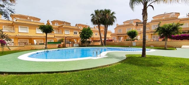 4 soveværelse Byhus til salg i Punta Prima, Orihuela med swimmingpool garage - € 245.000 (Ref: 9074872)