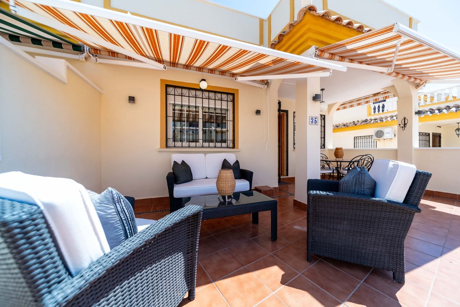 3 soveværelse Semi-Rækkehus til salg i Playa Flamenca med swimmingpool garage - € 294.950 (Ref: 9118062)
