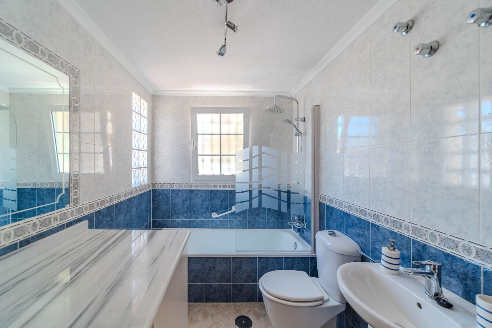 3 soveværelse Semi-Rækkehus til salg i Playa Flamenca med swimmingpool garage - € 294.950 (Ref: 9118062)