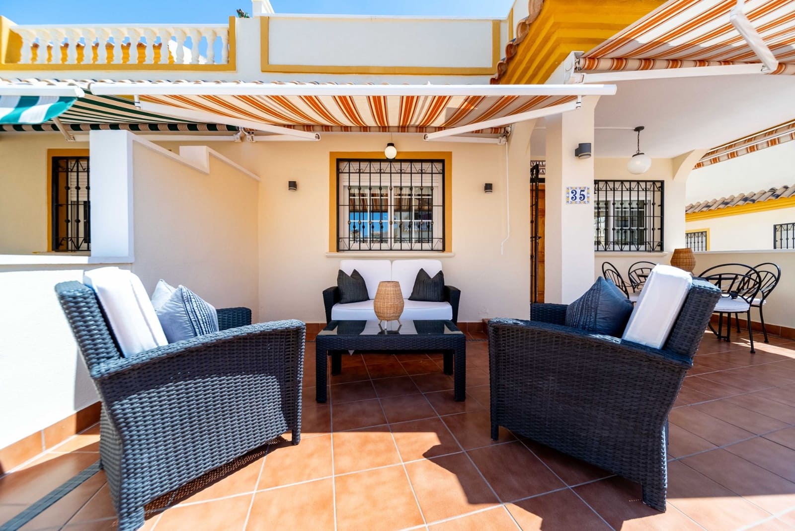 3 soveværelse Semi-Rækkehus til salg i Playa Flamenca med swimmingpool garage - € 294.950 (Ref: 9118062)